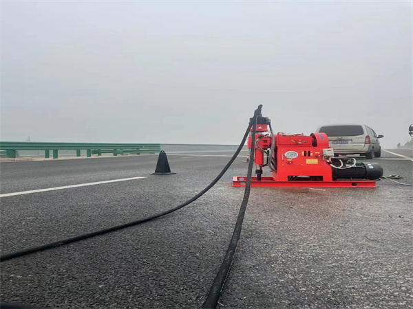 掇刀马路路基路面开裂下沉注浆加固灌浆